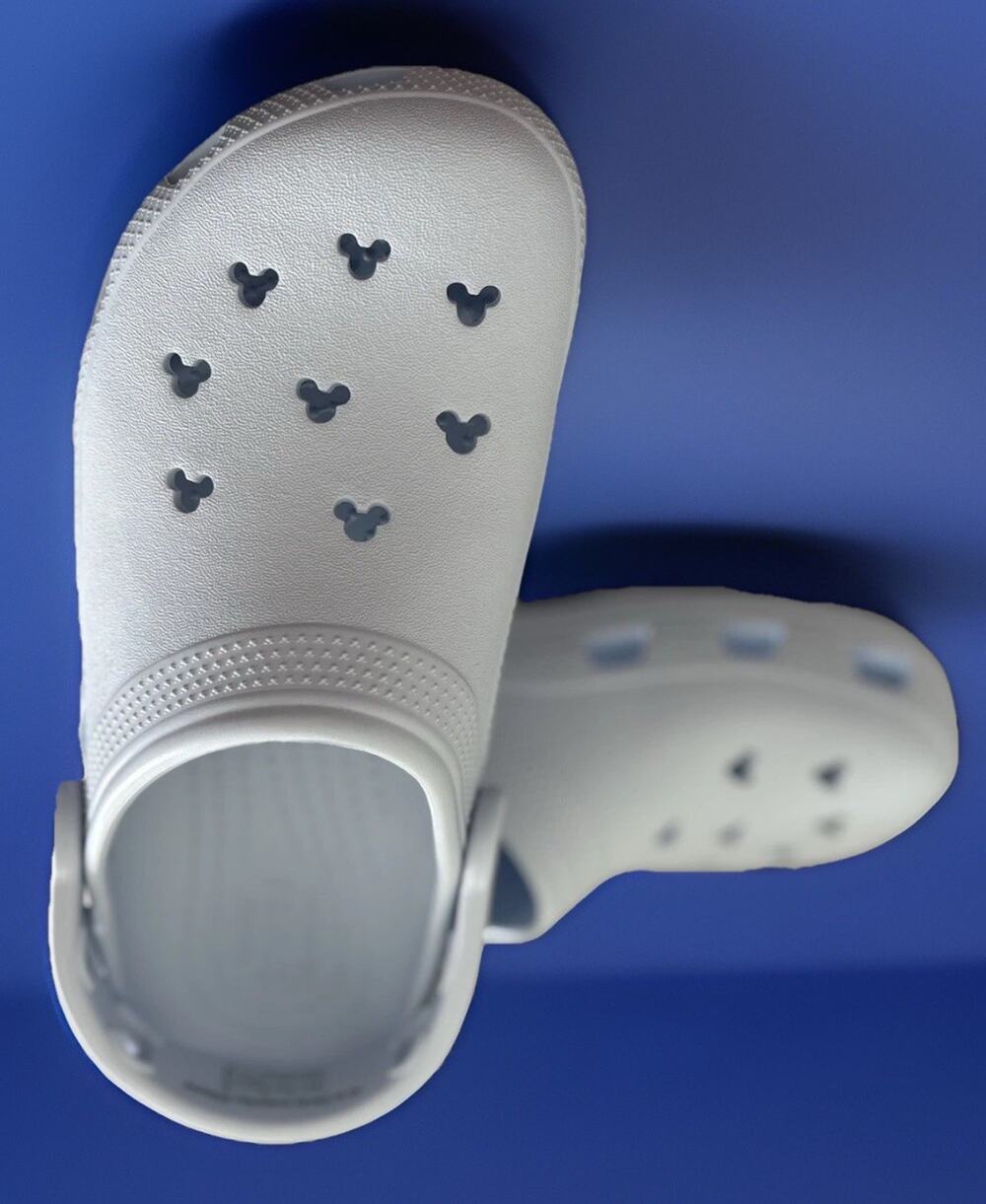 Crocs Disney Parks 2026 Mickey Mouse Icon Powder Blue Adult MENS 7 WOMENS 9